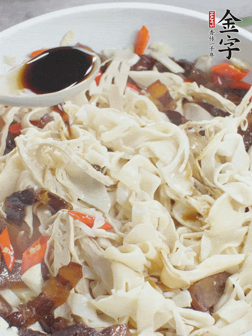 下糯米筍，淋一點生抽、蠔油調(diào)味。