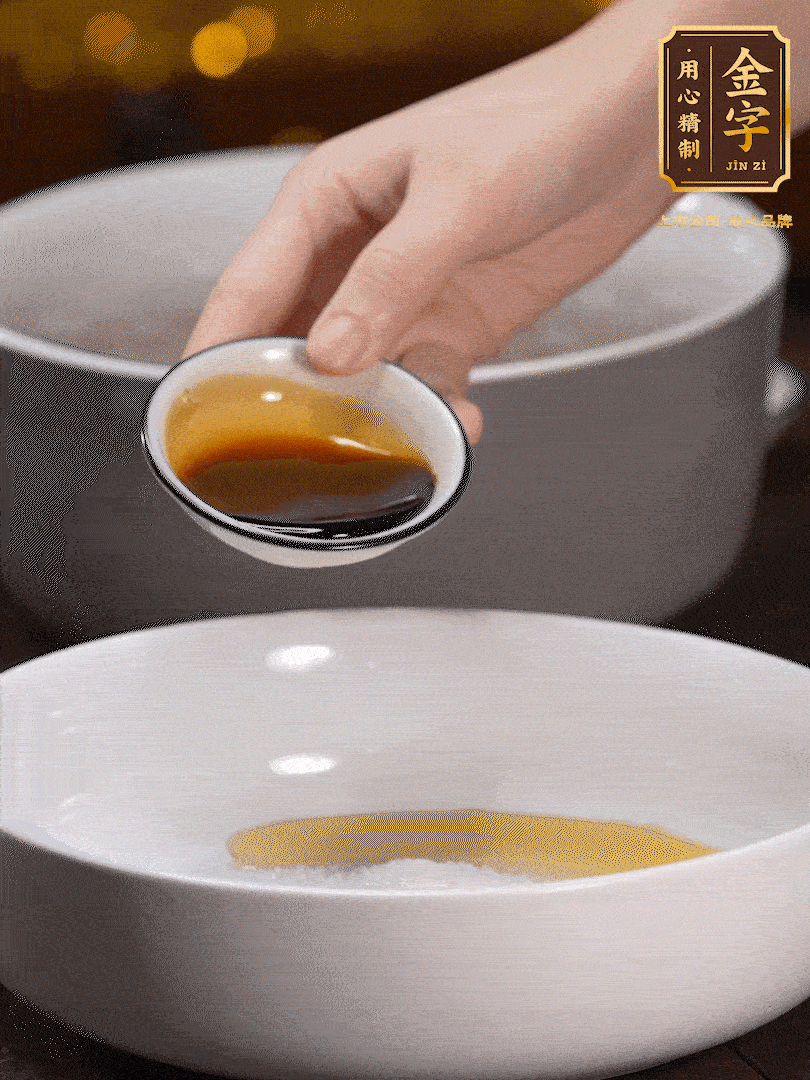 金字鹵牛肉切片，黃瓜切絲