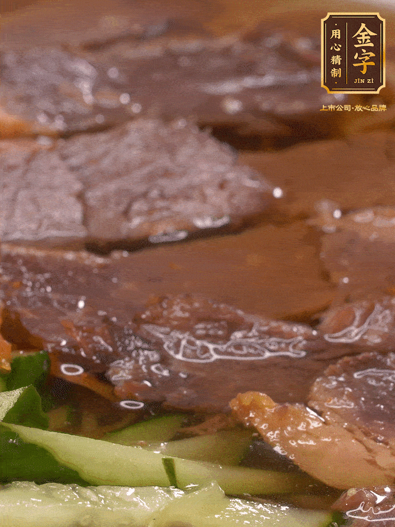 養(yǎng)麥冷面，涼水中清洗浸泡5分鐘，沸水中煮3分鐘，涼水漂洗沖涼